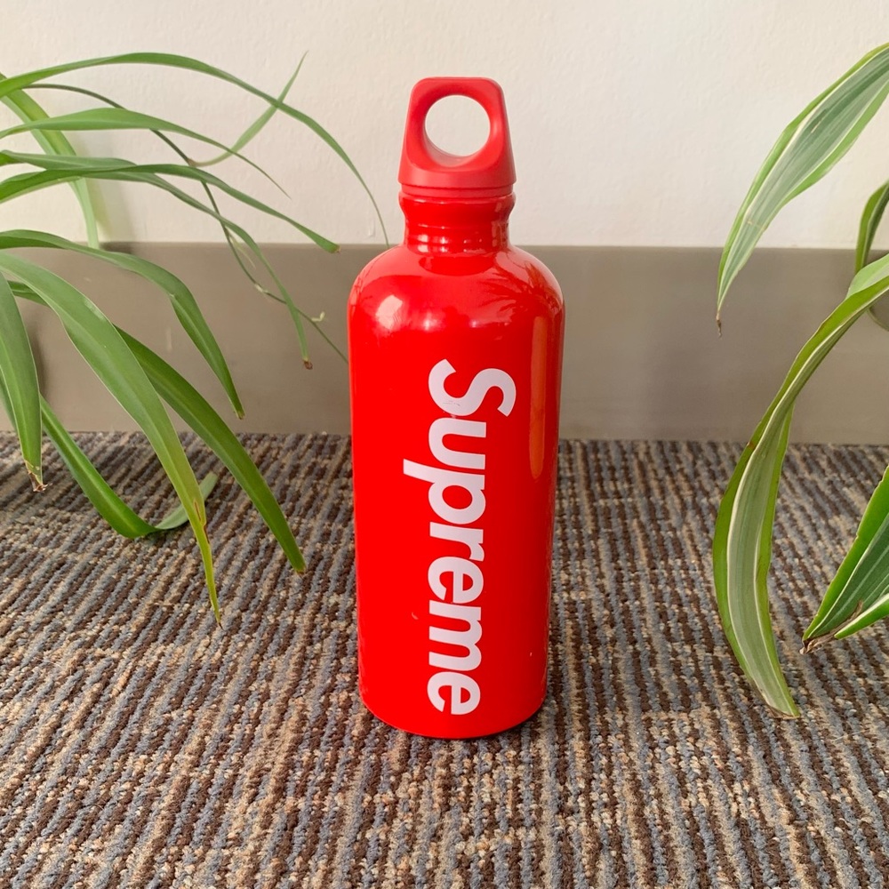 Supreme SIGG Water Bottle Traveller 0.6 L SS18 Red White Supreme NY Aluminum
